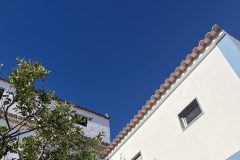 Casa do Centenario holiday home in Ferragudo, Algarve blue skies